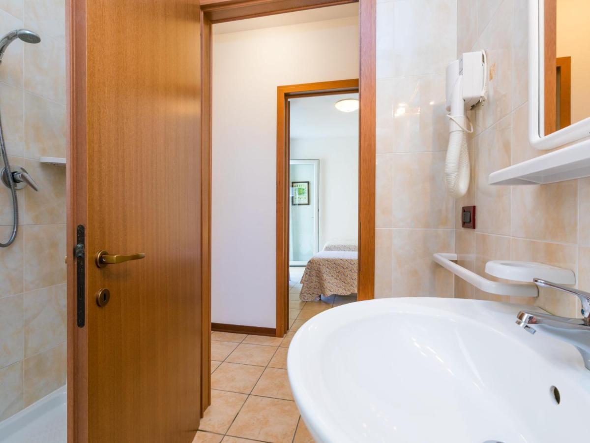 Apartment Robinia-Pinetine-4 By Interhome Дуна Верде Екстериор снимка